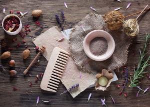 Natuurlijke shampoo met plantaardige ingrediënten zoals kokosolie en aloë vera.